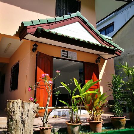 Stay With Jame Hostel Chiang Mai Buitenkant foto